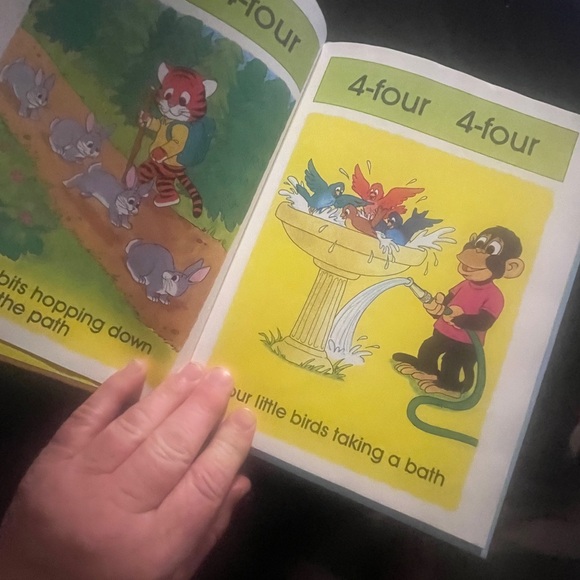 Counting 1•2•3 An Early Learner Book . Copyright 1993 - Picture 6 of 8